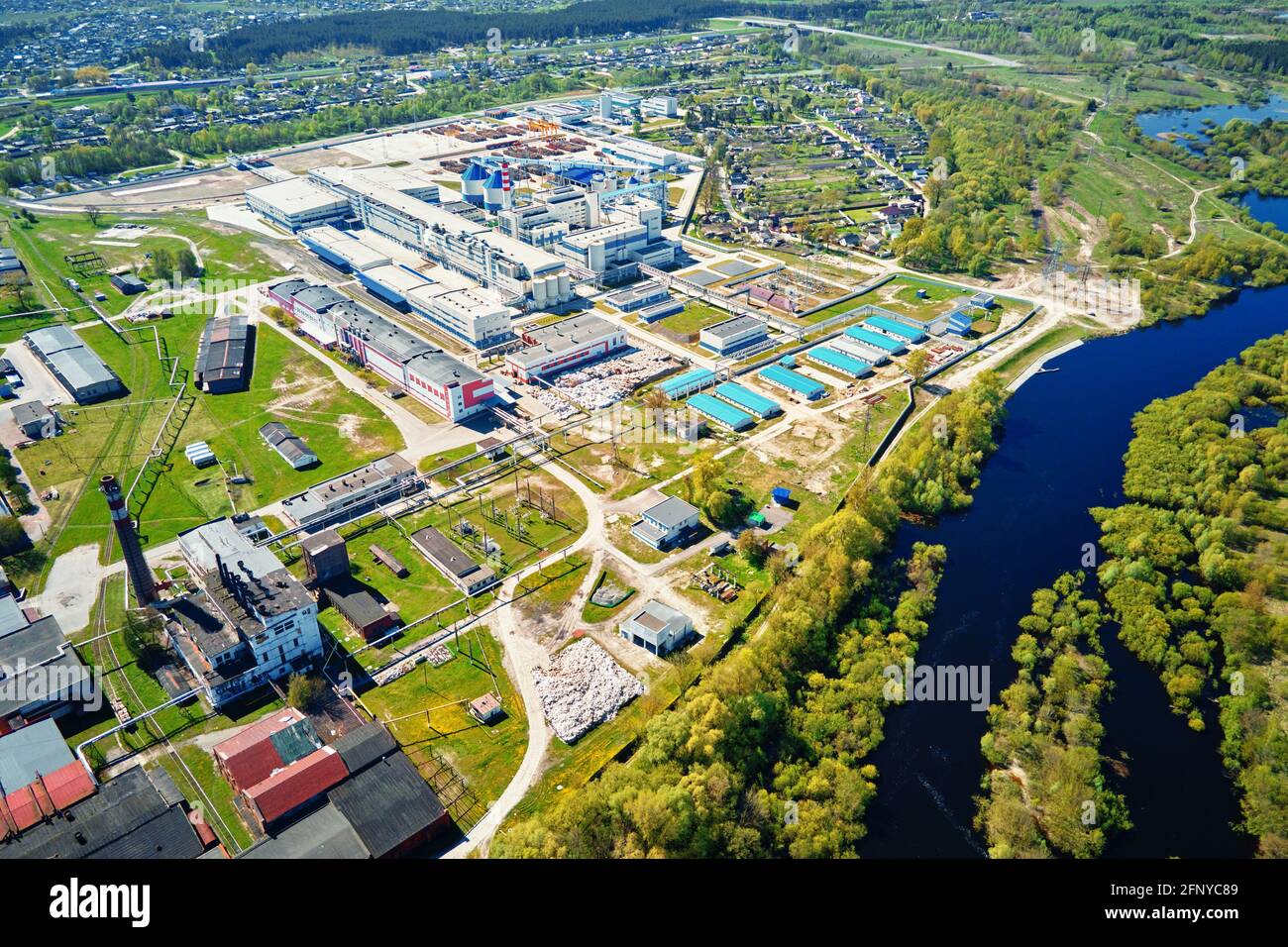 Modder Papierfabrik Luftaufnahme. Industrieanlage im Sommer Tag. Stadtlandschaft Stockfoto