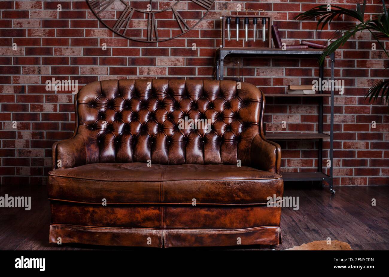 Chesterfield sofa  Fotos und  Bildmaterial in hoher Auflösung – Alamy