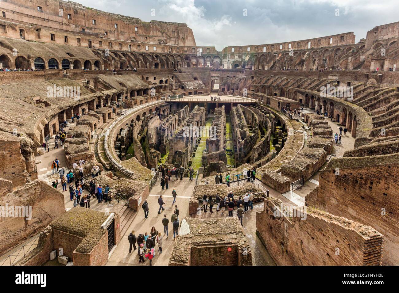Rom, Italien. Das Innere des Kolosseums. Das historische Zentrum von Rom ist ein UNESCO-Weltkulturerbe. Stockfoto