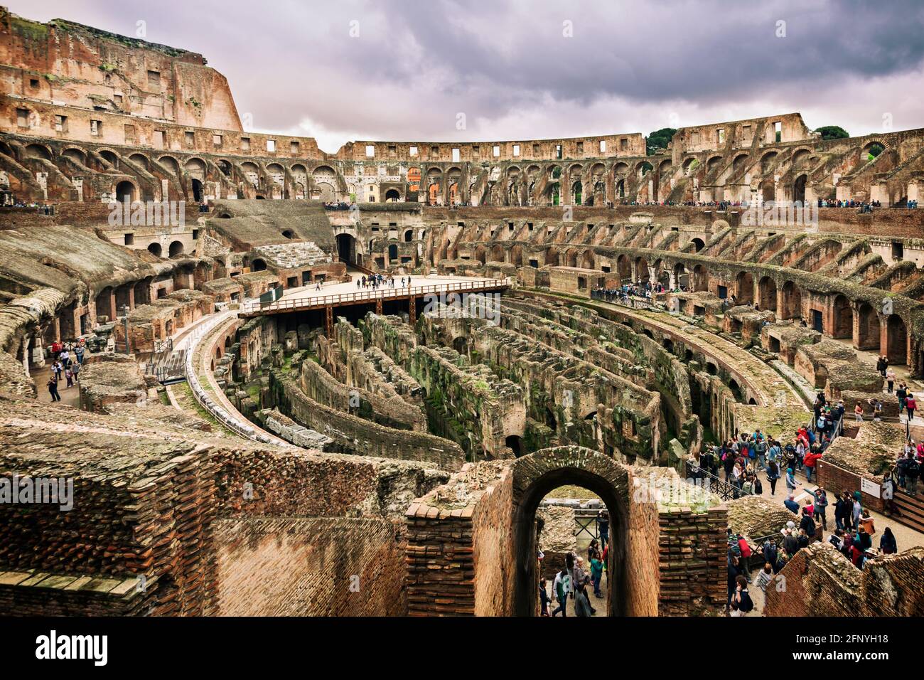 Rom, Italien. Das Innere des Kolosseums. Das historische Zentrum von Rom ist ein UNESCO-Weltkulturerbe. Stockfoto