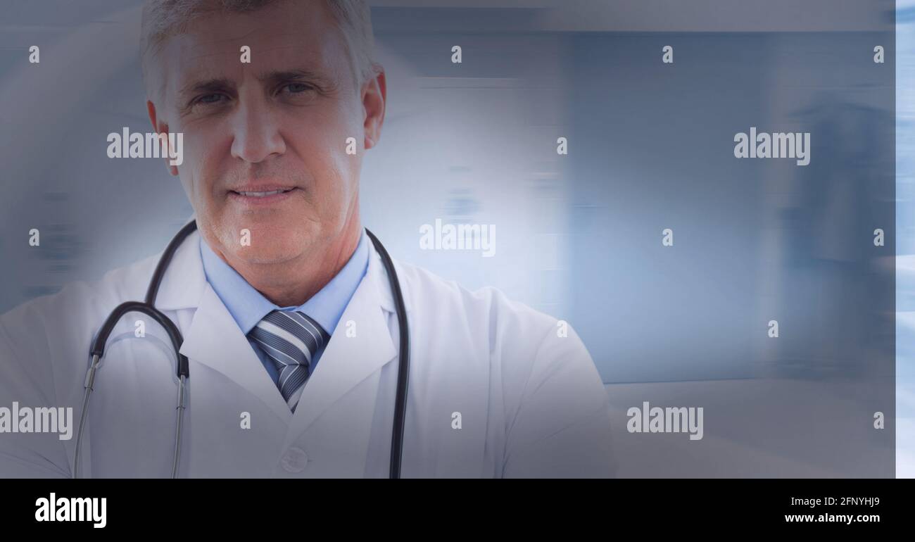 Arzt mit Krankenhausraum im Hintergrund, Konzepte für das Gesundheitswesen und medizinisches Fachpersonal Stockfoto