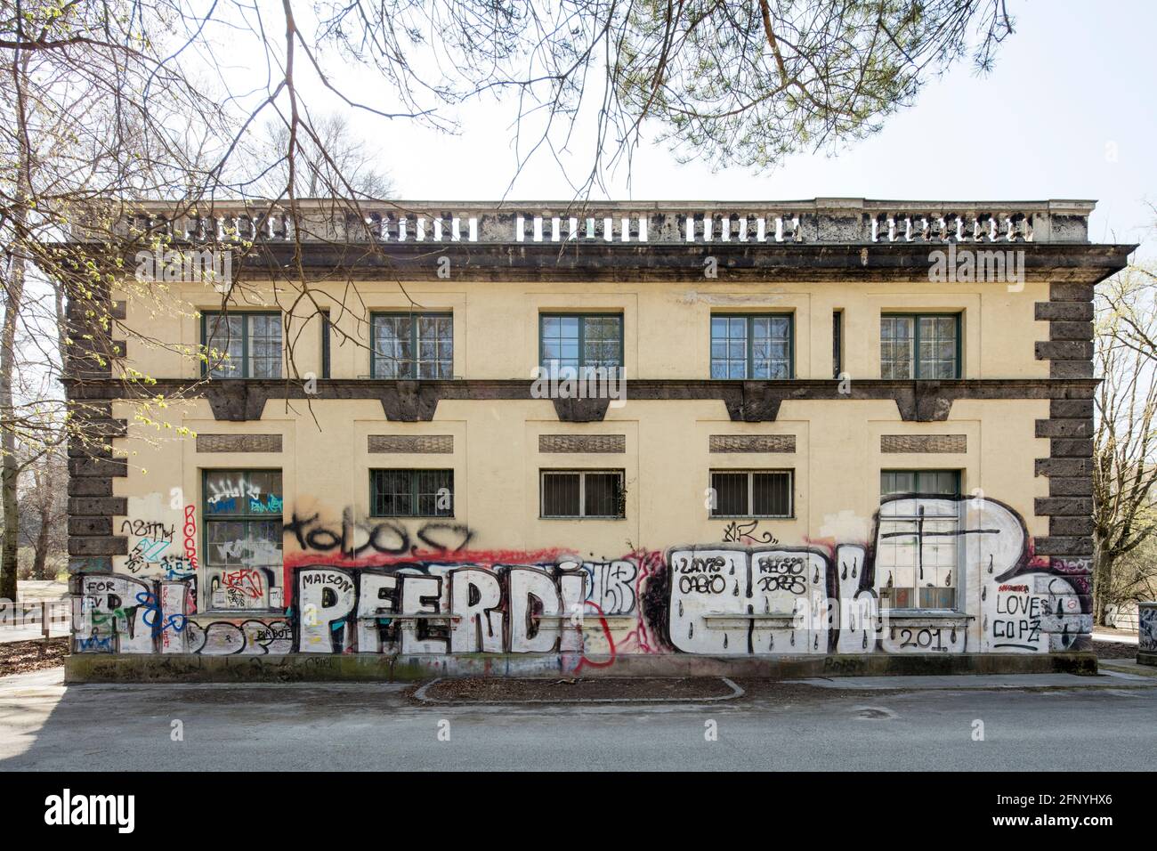 München, Maximilianswerk (Maxwerk), Wasserkraftwerk, Zustand vor Sanierung 04/2020, Nordseite Stockfoto