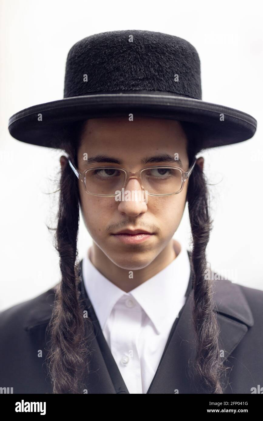 Porträt eines orthodoxen Haredi-Juden, der in Solidarität mit dem Protest des 'Freien Palästinas' steht, London, 15. Mai 2021 Stockfoto