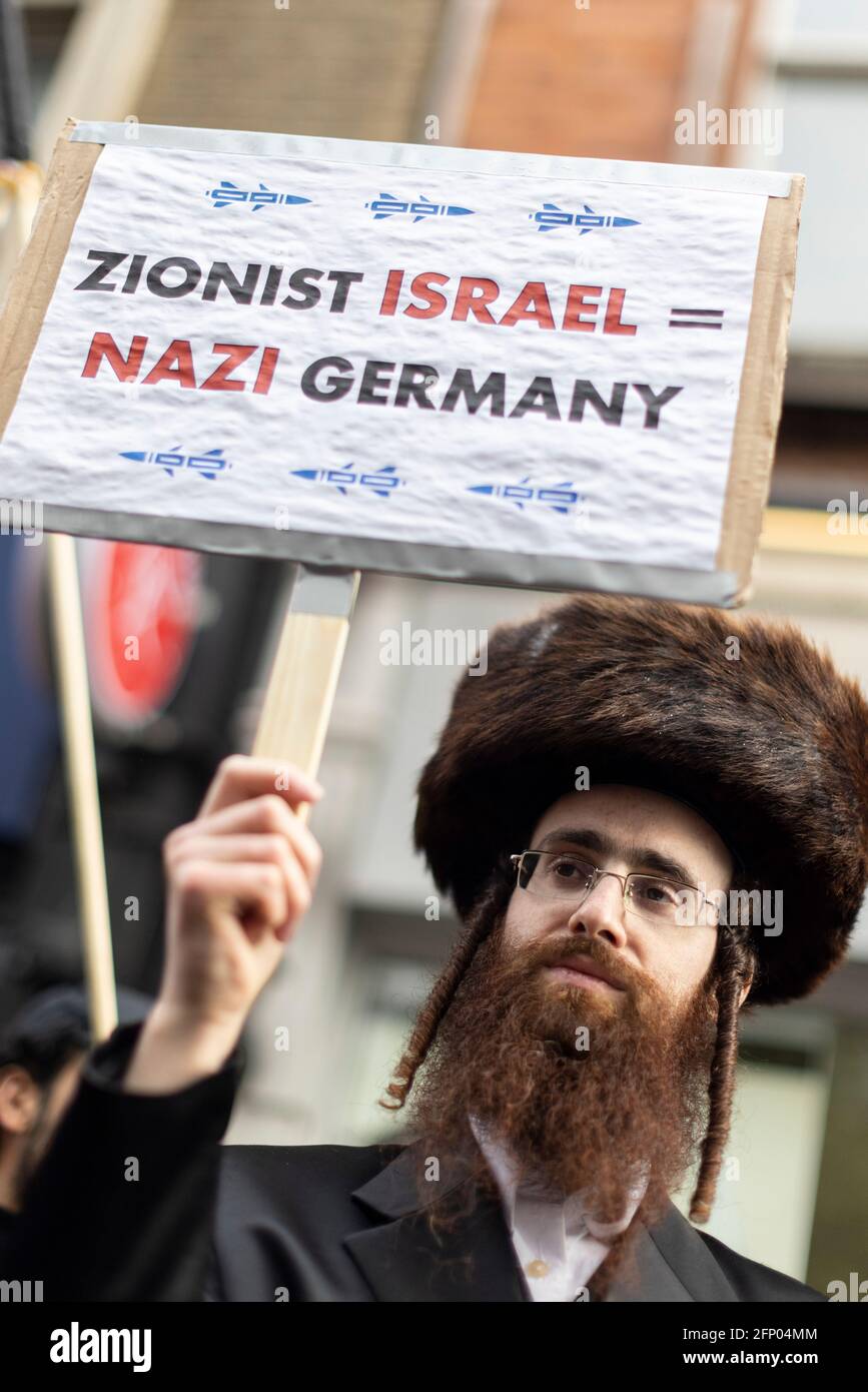 Porträt eines orthodoxen Haredi-Juden, der in Solidarität mit dem Protest des 'Freien Palästinas' steht, London, 15. Mai 2021 Stockfoto