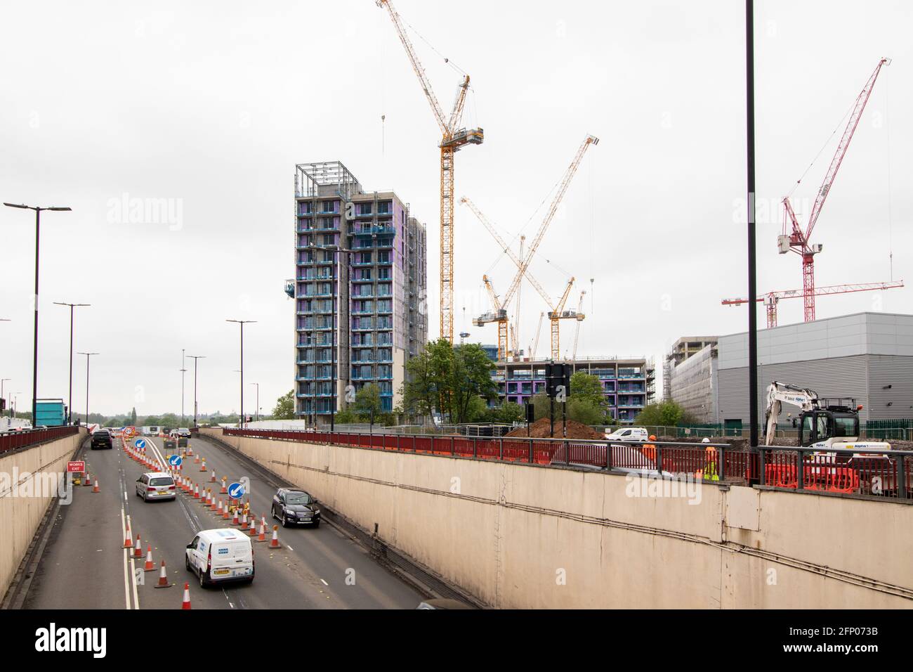 Umstrittener Wohnungsbau in Perry Barr, Birmingham. Ursprünglich als Sportlerdorf für die Commonwealth Games 2022 gedacht, ist das Projekt aufgrund von Covid zurückgefallen und wird nun zu neuen Häusern. Stockfoto