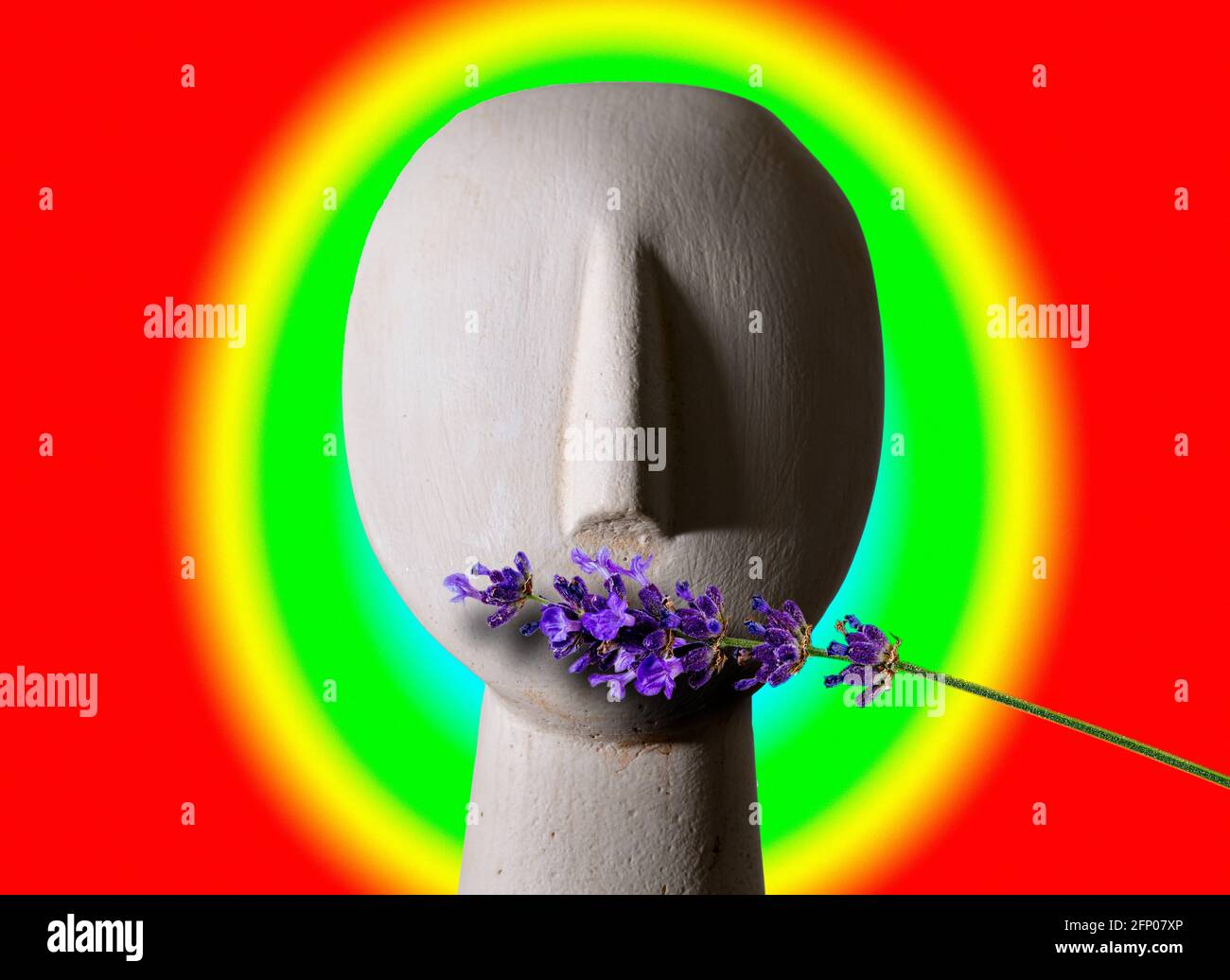 Kykladische Art Head Figur mit Lavendel. Stockfoto