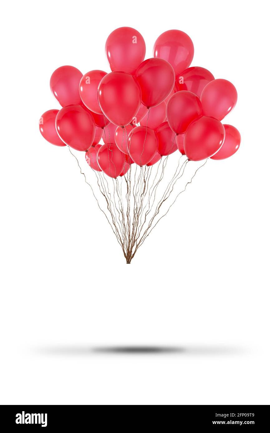 Ein Haufen roter Luftballons, die mit einer Schnur zusammengebunden sind, die über dem Boden schwebt, isoliert auf einem weißen Hintergrund Stockfoto