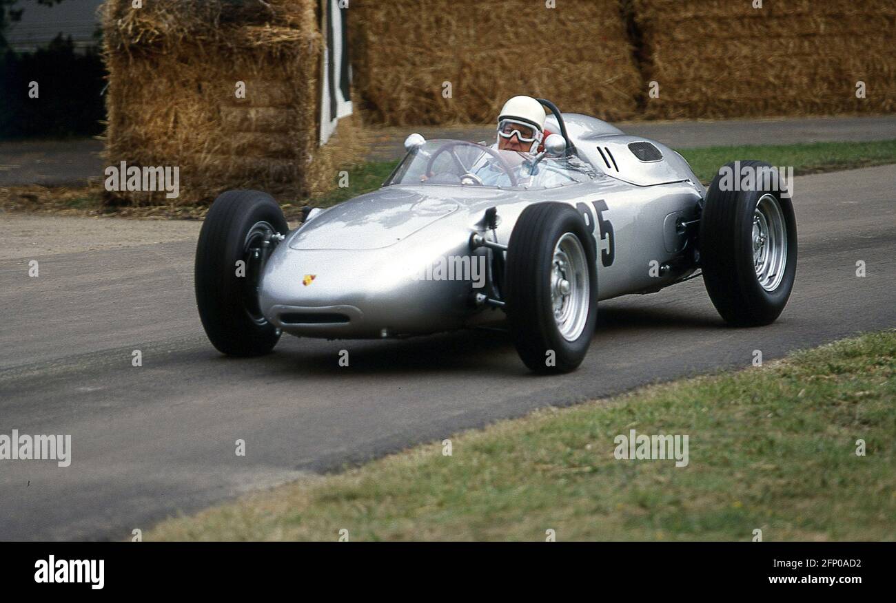 Sir Stirling Moss fährt einen Porsche 718 F2 aus dem Jahr 1960 Beim Goodwood Festival of Speed 1996 Stockfoto