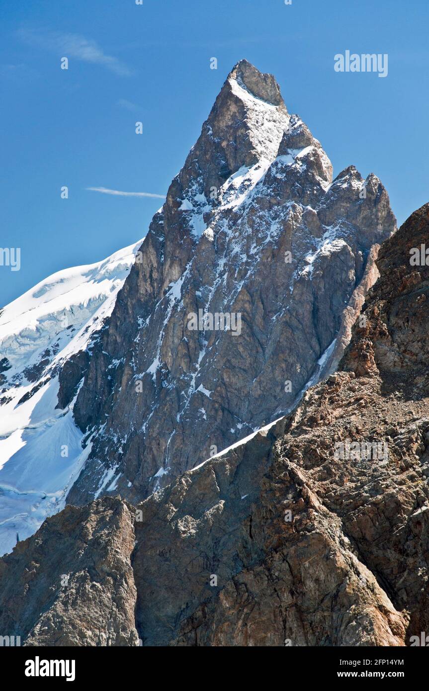 Nahaufnahme des Gipfels von La Meije (3984 m) im Nationalpark Ecrins, Hautes-Alpes (05), Region Provence-Alpes-Cote d’Azur, Frankreich. Stockfoto