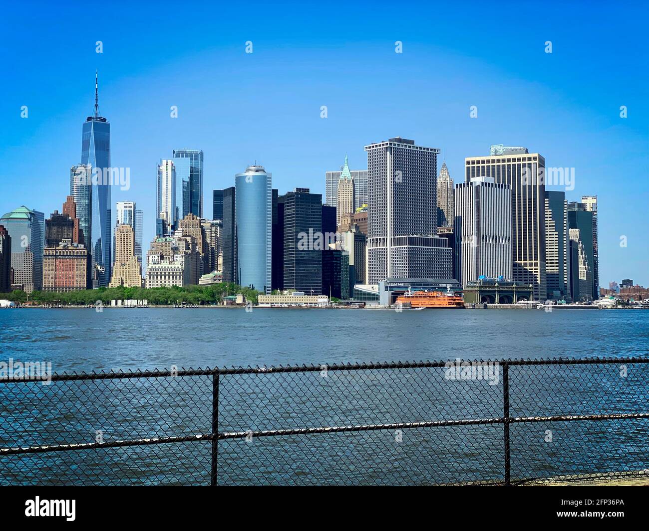 New York, NY, USA - 20. Mai 2021: Nahaufnahme von Lower Manhattan von Governors Island aus Stockfoto