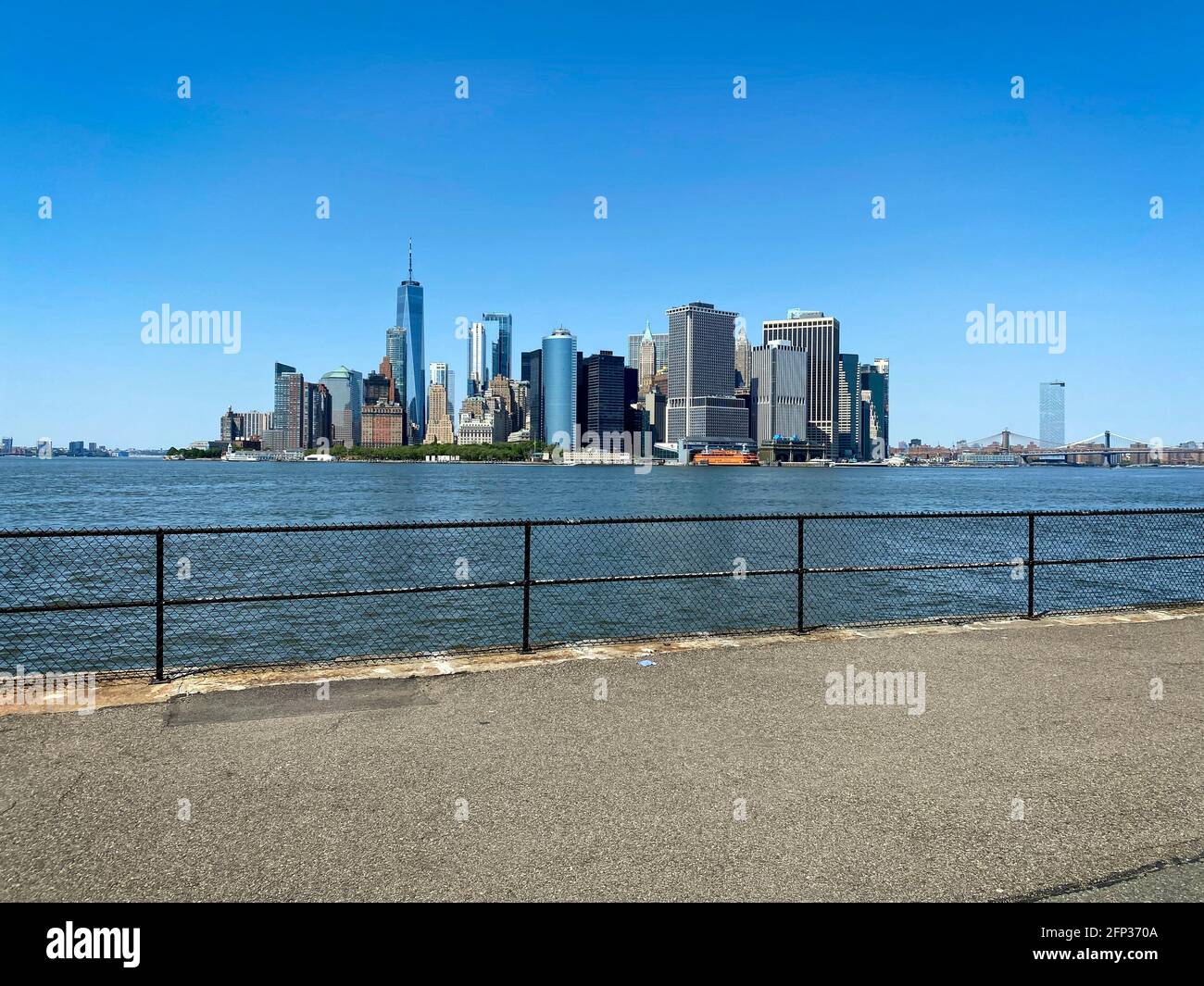 New York, NY, USA - 20. Mai 2021: Blick auf Lower Manhattan von Governors Island aus Stockfoto