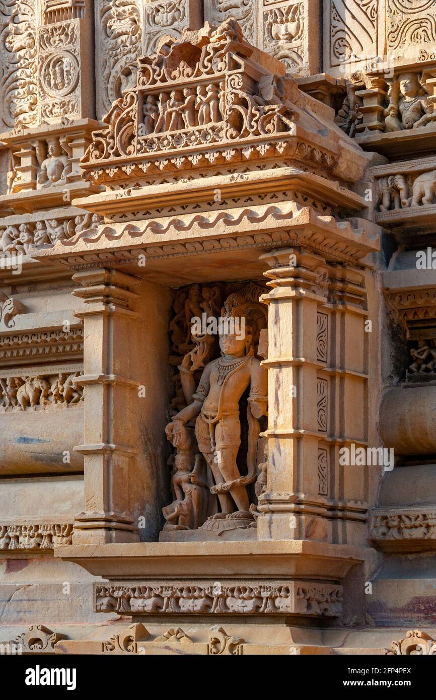 Die Jian- und Hindu-Tempel in Khajuraho in der Region Madhya Pradesh in Indien. Ein UNESCO-Weltkulturerbe. Khajuraho hat Indiens größte Gruppe von mir Stockfoto