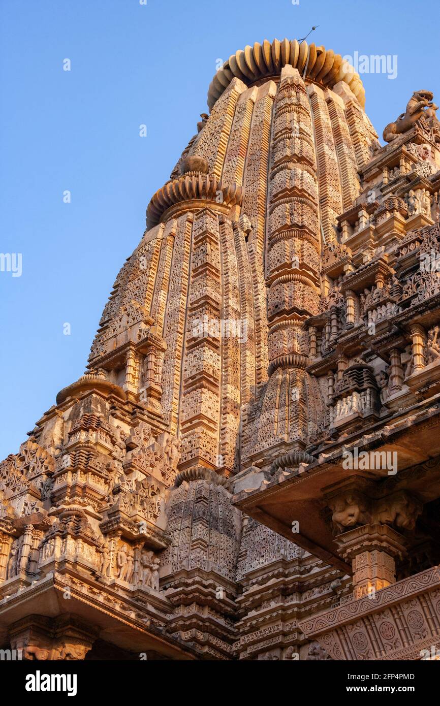 Die Jian- und Hindu-Tempel in Khajuraho in der Region Madhya Pradesh in Indien. Ein UNESCO-Weltkulturerbe. Khajuraho hat Indiens größte Gruppe von mir Stockfoto