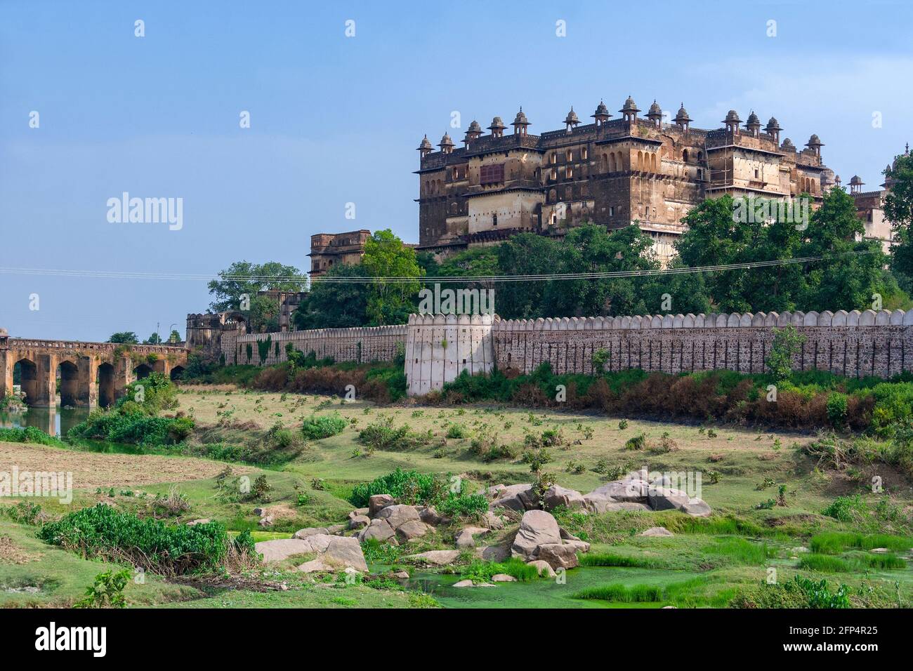 Die Jahangiri Mahal Rajput Palace in der Nähe der Stadt Orchha in der Region von Madhya Pradesh in Indien. Stockfoto