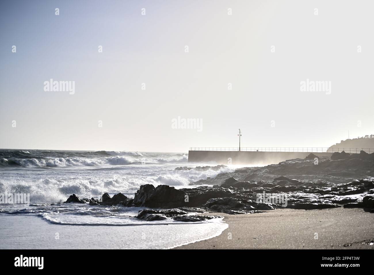 stimmungsvolles Küstenfoto von Cornwall Beach Stockfoto