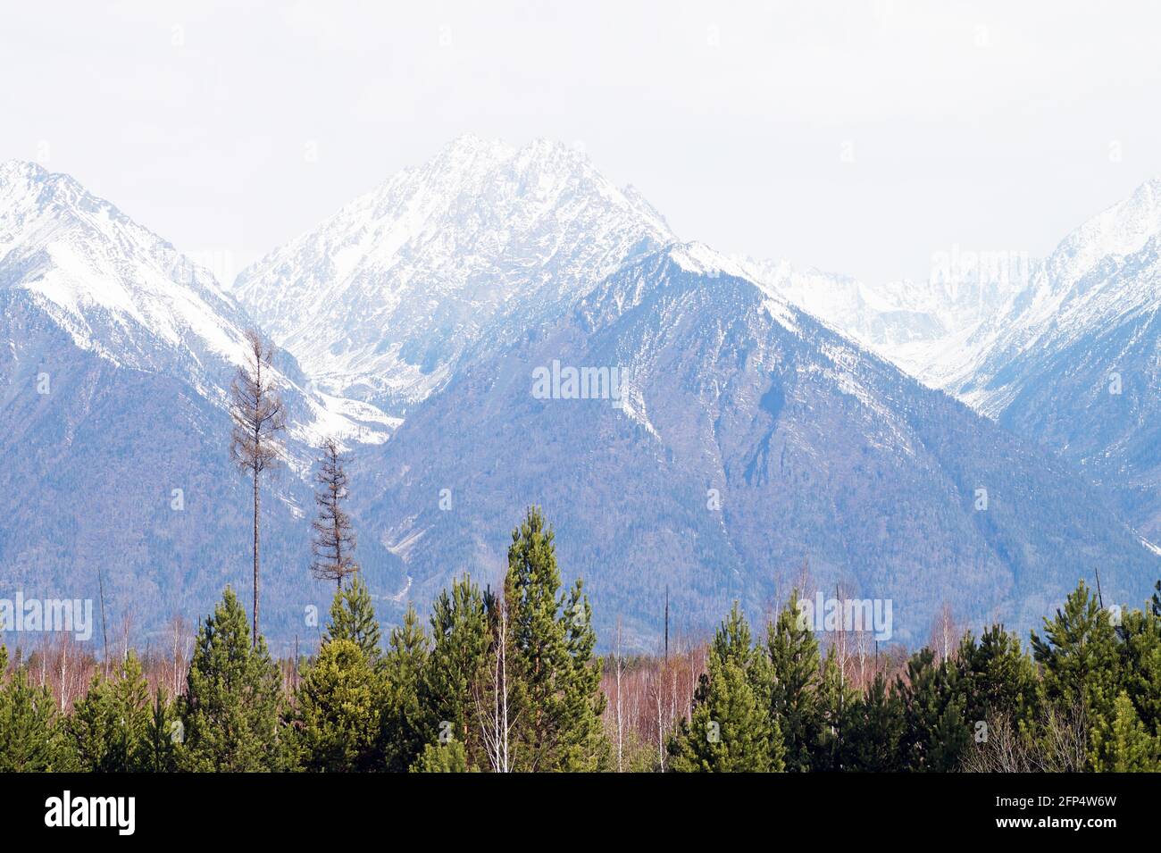 Blick auf die Sayan Mountains im Tunka Tal Stockfoto
