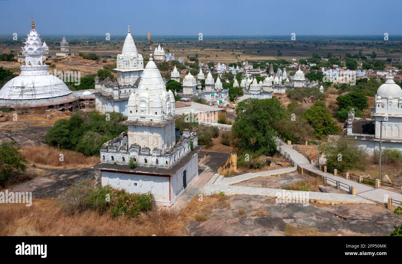 Einige der 77 Jain-Tempel in Sonagiri in der Region Madhya Pradesh in Indien. Sonagiri ist etwa 60 km von Gwalior entfernt. Die Tempel stammen aus dem 9. Oder 1 Stockfoto