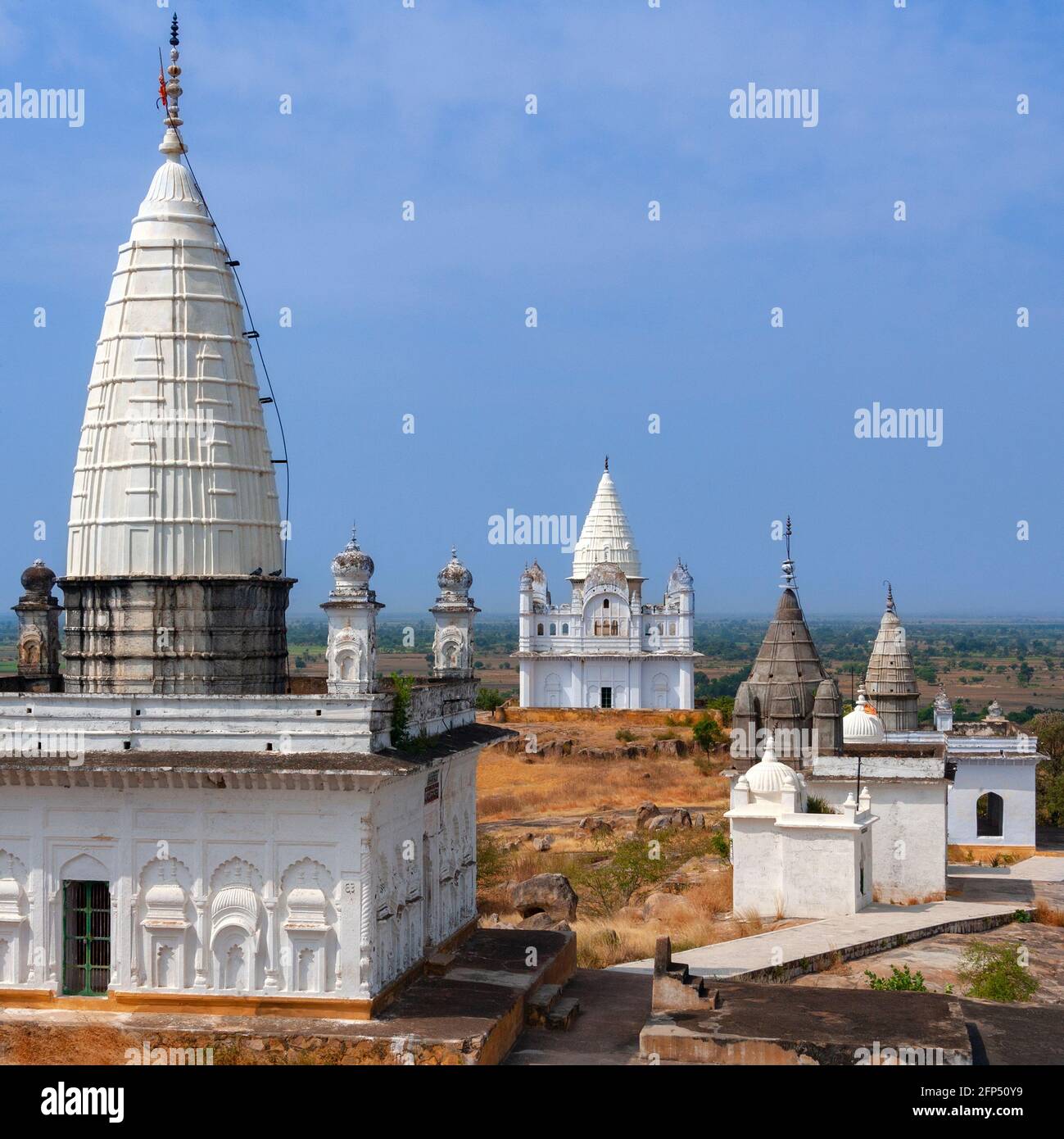 Einige der 77 Jain-Tempel in Sonagiri in der Region Madhya Pradesh in Indien. Sonagiri ist etwa 60 km von Gwalior entfernt. Die Tempel stammen aus dem 9. Oder 1 Stockfoto