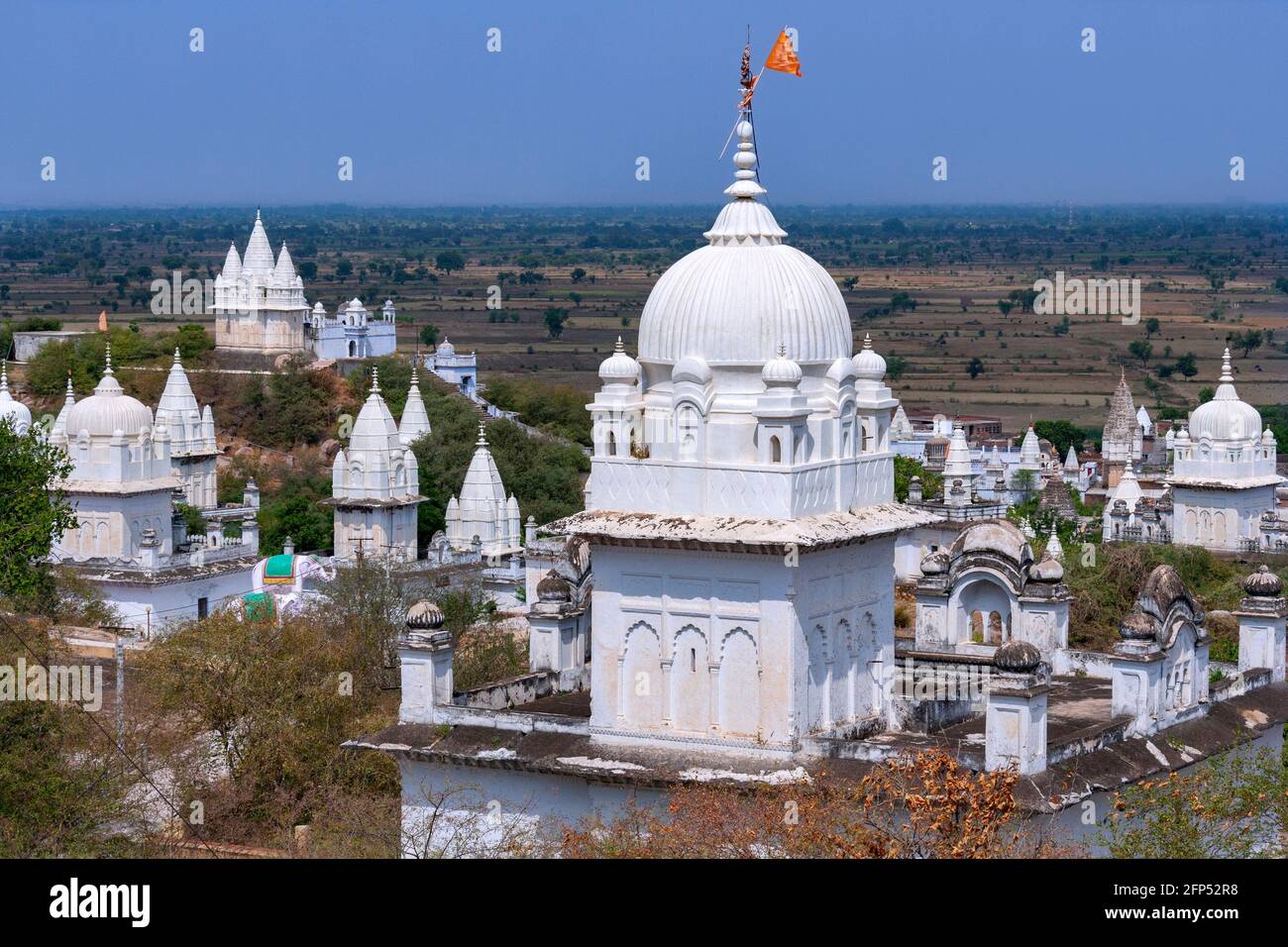 Einige der 77 Jian-Tempel in Sonagiri in der Bundelkhand-Region der indischen Region Madhya Pradesh. Sonagiri ist etwa 60 km von Gwalior entfernt. Es ist Jain Stockfoto