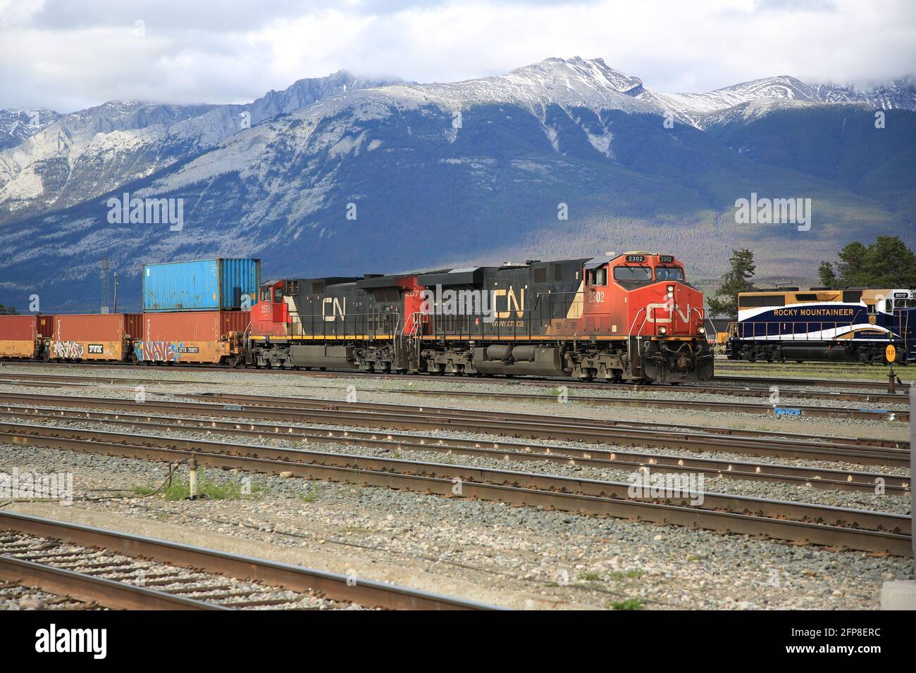 CN Freight Train Ankunft in Jasper, Alberta, Kanada Stockfoto