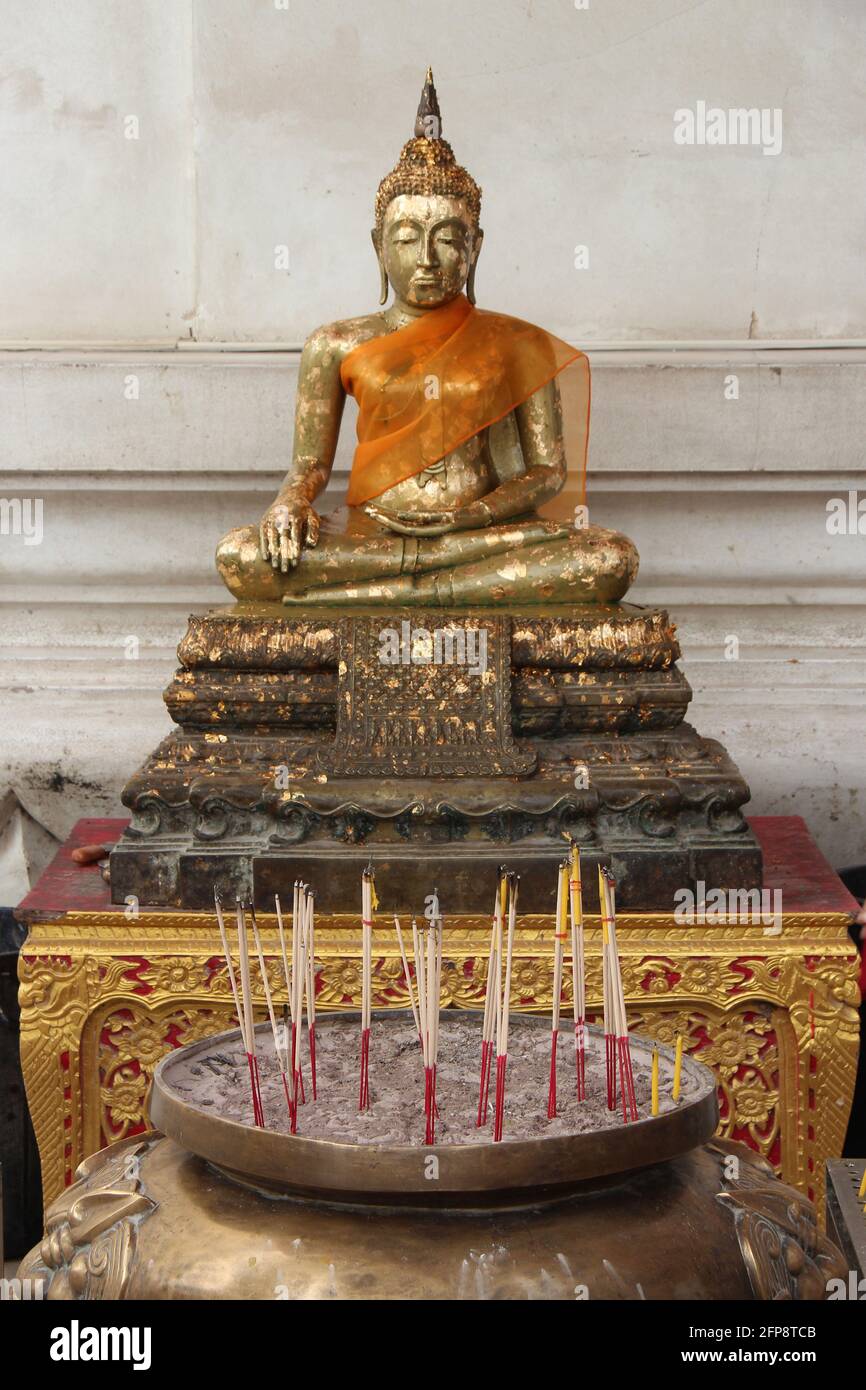 buddhistischer Tempel (wihan phra mongkhon bophit) in ayutthaya in thailand Stockfoto