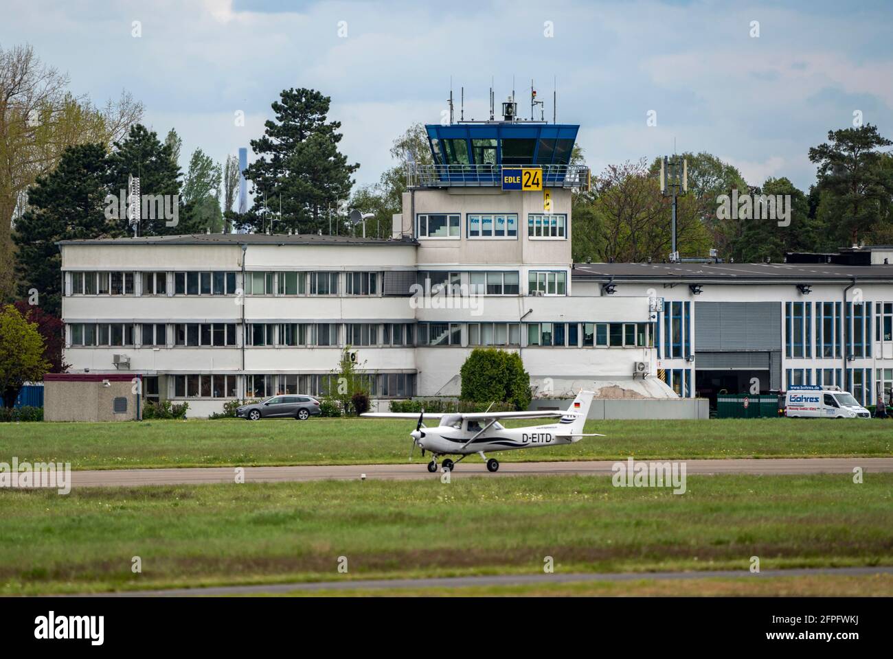 Flugplatz Mülheim-Essen, Verkehrsflugplatz im Süden von Essen und im Osten von Mülheim an der Ruhr, für Freizeit- und Businesspiloten, Hauptsitz Stockfoto