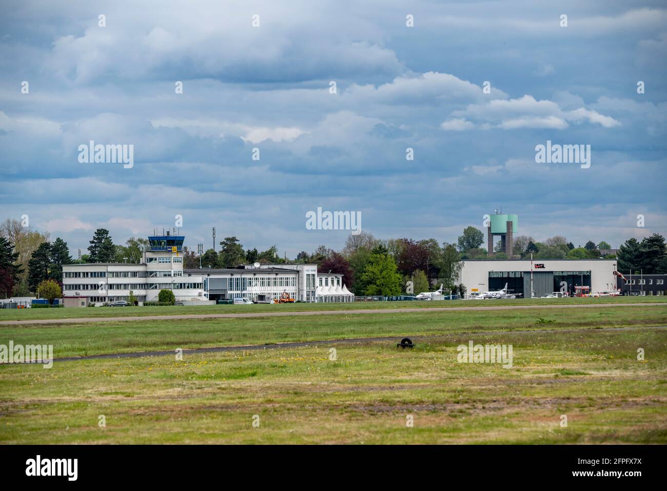 Flugplatz Mülheim-Essen, Verkehrsflugplatz im Süden von Essen und im Osten von Mülheim an der Ruhr, für Freizeit- und Businesspiloten, Hauptsitz Stockfoto