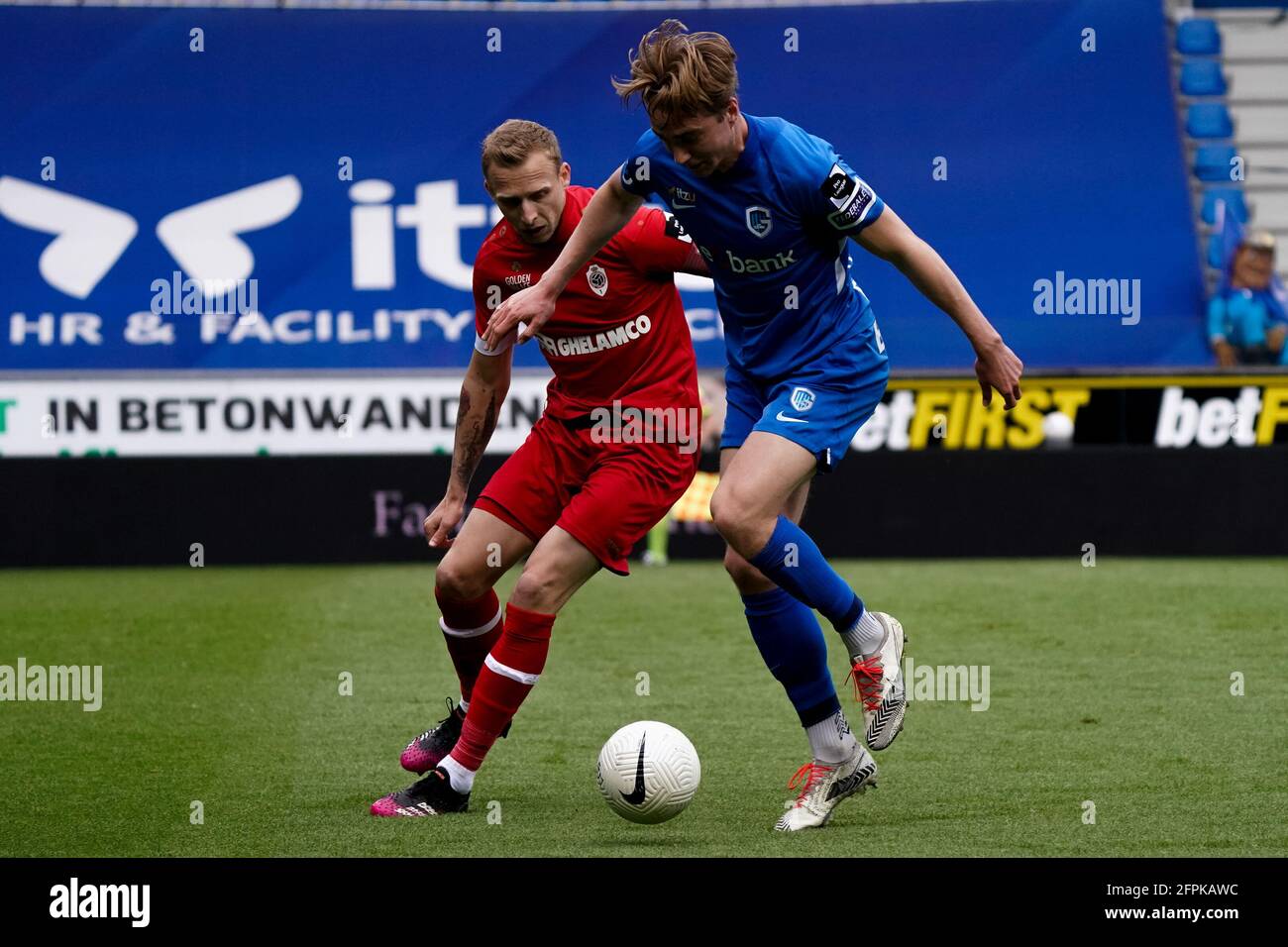 GENK, BELGIEN - 20. MAI: Kristian Thorstvedt von KRC Genk während des Spiels der Belgischen Pro League zwischen KRC Genk und dem Royal Antwerp FC in der Luminus Arena am 20. Mai 2021 in Genk, Belgien (Foto von Jeroen Meuwsen/Orange Picts) Stockfoto