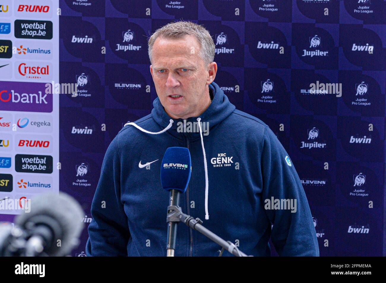 Genk Belgien Mai 2021 Genk Belgien 20 Mai Trainer John Van Den Brom Von Krc Genk Vor Dem Spiel Wahrend Des Jupiler Pro League Spiels Zwischen Krc Genk Und Dem Royal Antwerp