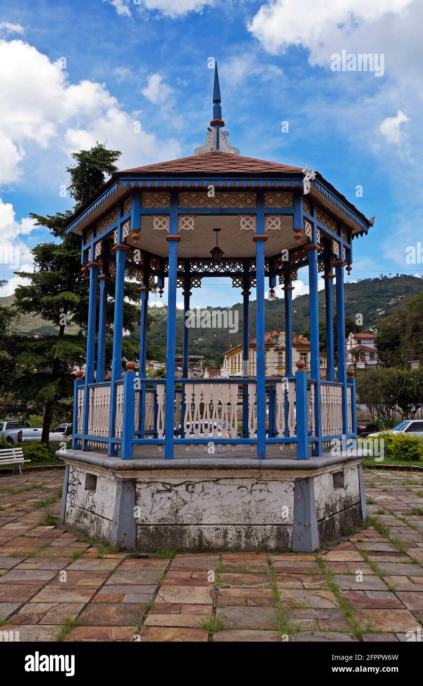 Antiker Bandstand auf dem Platz in Ouro Preto, Brasilien Stockfoto