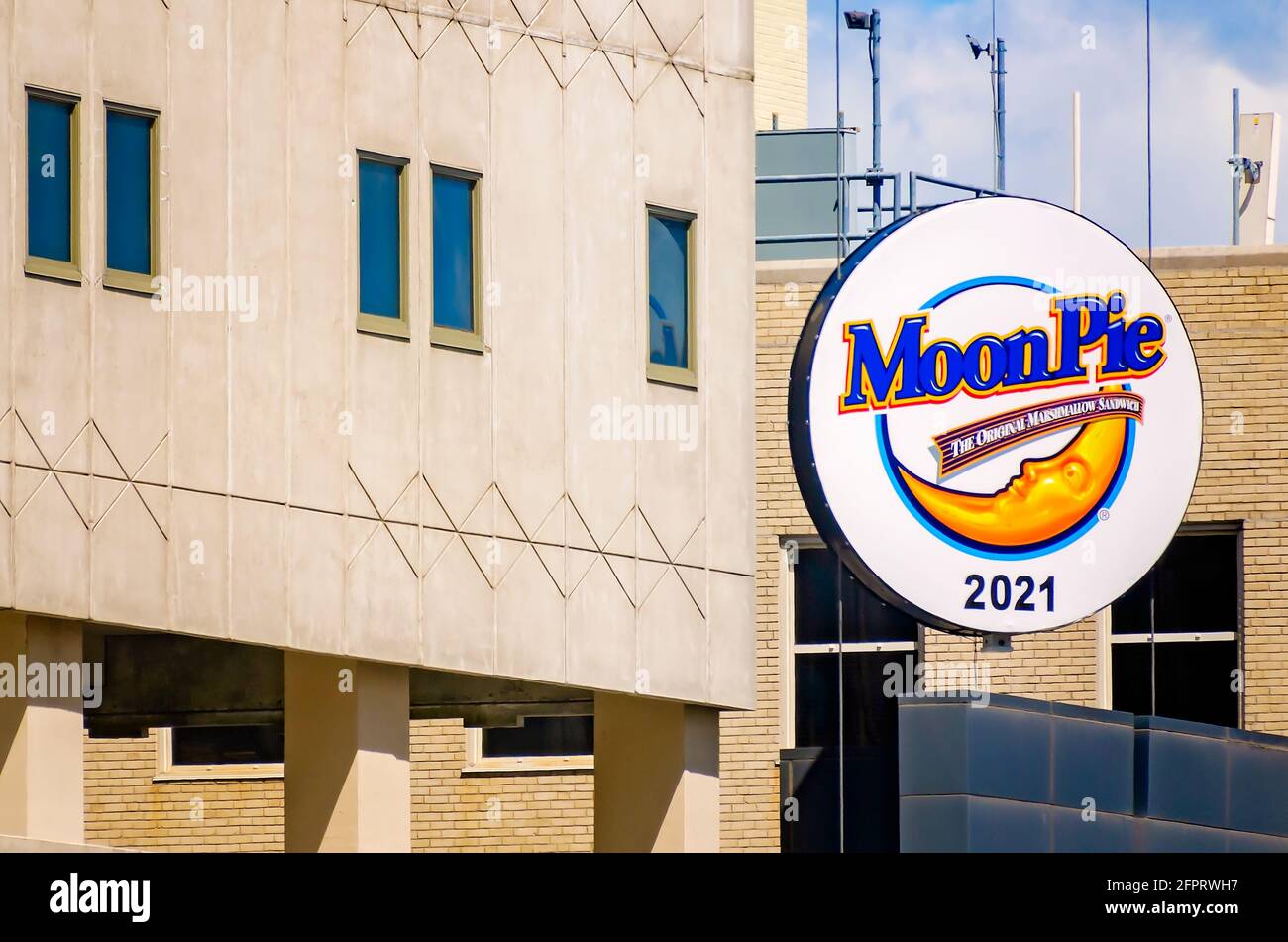 Das RSA Trustmark Building ist am 14. Mai 2021 in Mobile, Alabama, abgebildet. Das 34-stöckige Bürogebäude mit Stahlrahmen wurde 1964 erbaut. Stockfoto