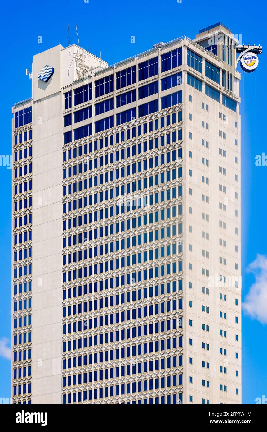 Das RSA Trustmark Building ist am 14. Mai 2021 in Mobile, Alabama, abgebildet. Das 34-stöckige Bürogebäude mit Stahlrahmen wurde 1964 erbaut. Stockfoto