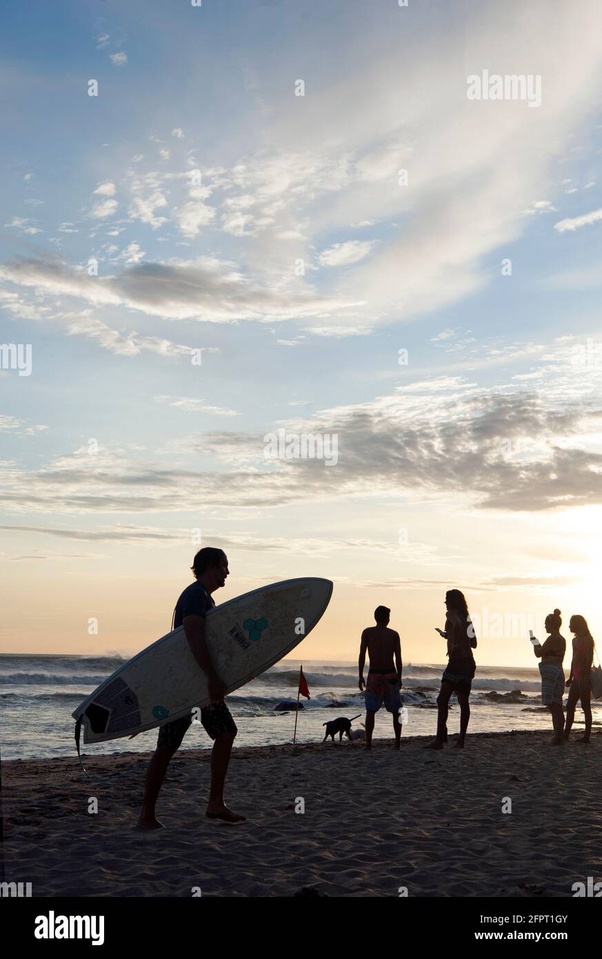 Menschen, die den Strand in Costa Rica genießen Stockfoto Menschen, die den Strand in Costa Rica genießen Stockfoto