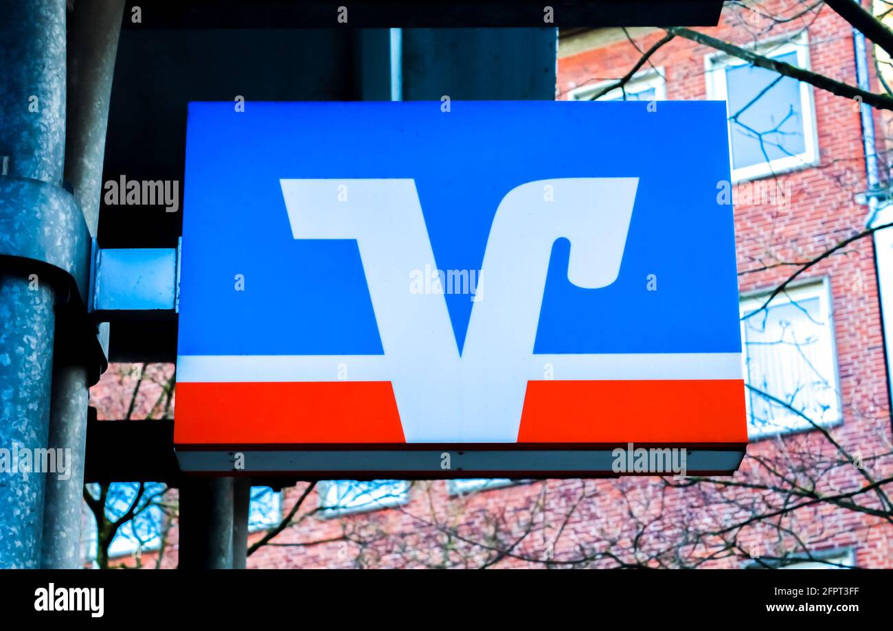 Hauptgebäude mit Logos der europäischen VR-Bank Money institut Stockfoto