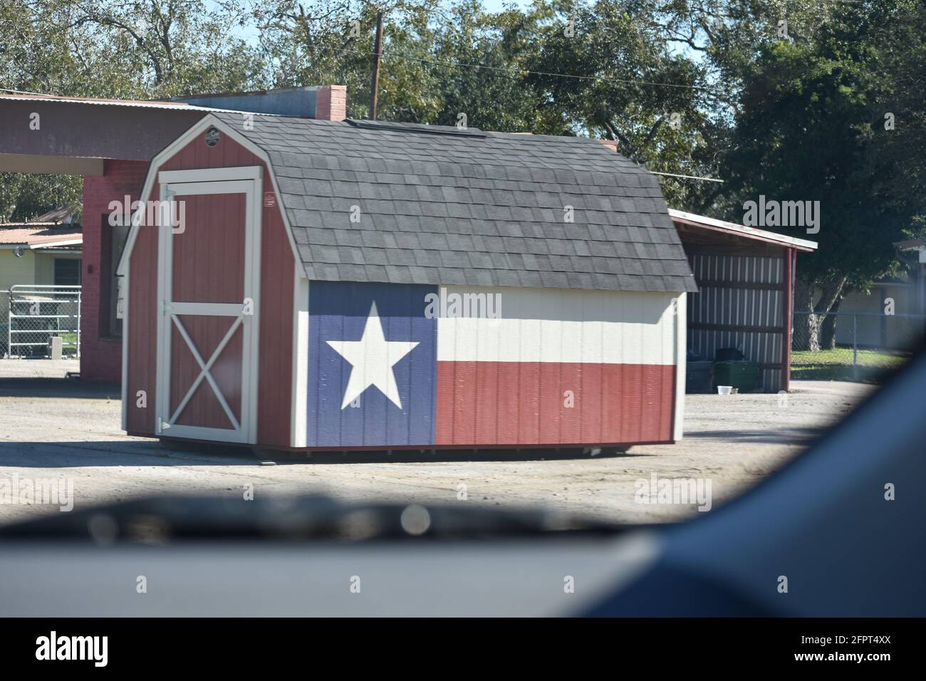 Texas Flag auf einem tragbaren Gebäude gemalt Stockfoto