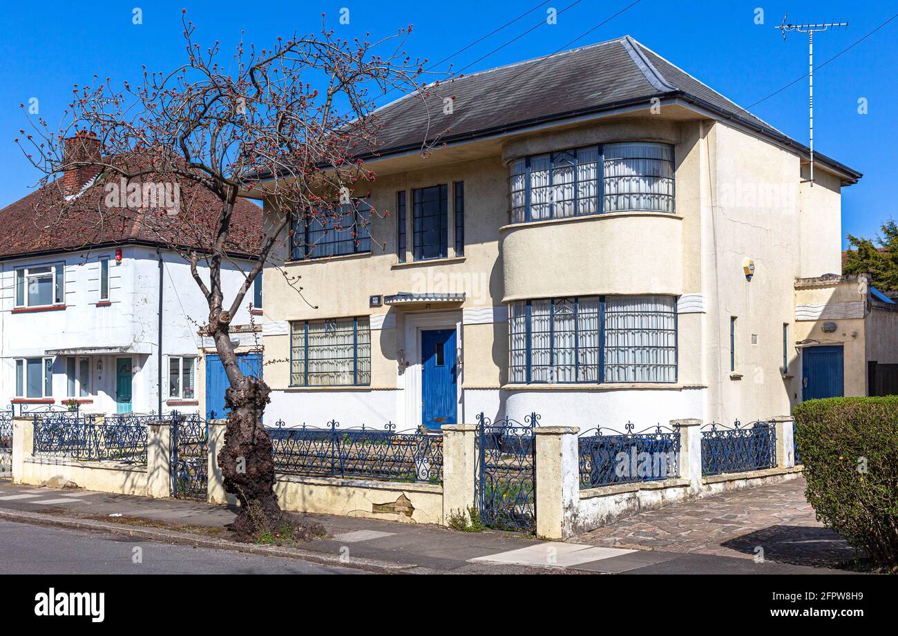 Ein zweistöckiges Einfamilienhaus, The Grove, Edgware, Middlesex, Greater London HA8, England, Großbritannien. Stockfoto