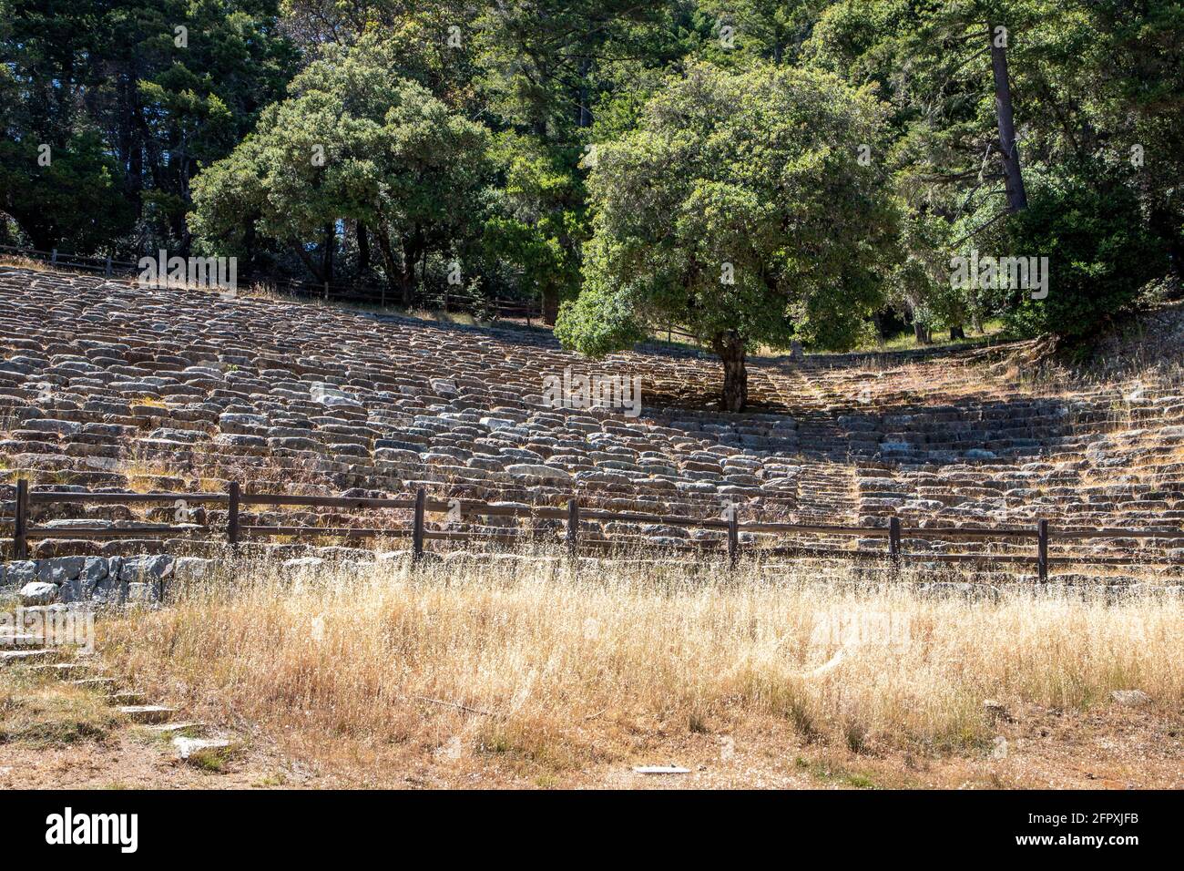 Der Mount Tamalpais erhebt sich entlang der Küste des Marin County, Nordkalifornien und bietet malerische Landschaften, bewaldete Hügel und den weiten Pazifik - Stockfoto