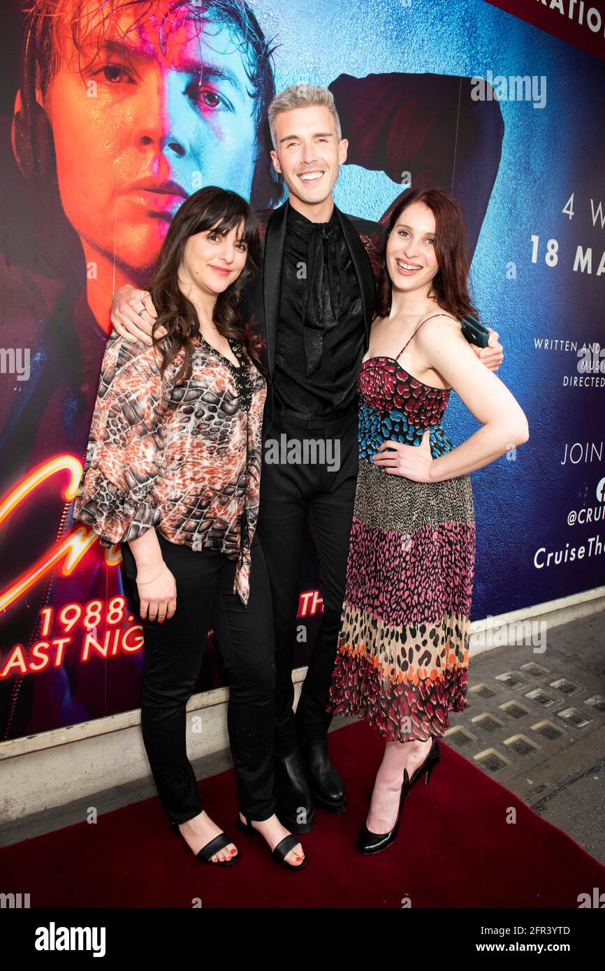 London, Großbritannien. Mai 2021. London, Großbritannien, Donnerstag, 20. Mai 2021 Katie Lipson, Jamie Lambert und Eliza Jackson kommen zur Eröffnungsnacht von Cruise the play im Duchess Theatre an. Kredit: DavidJensen/Empics Unterhaltung/Alamy Live Nachrichten Stockfoto