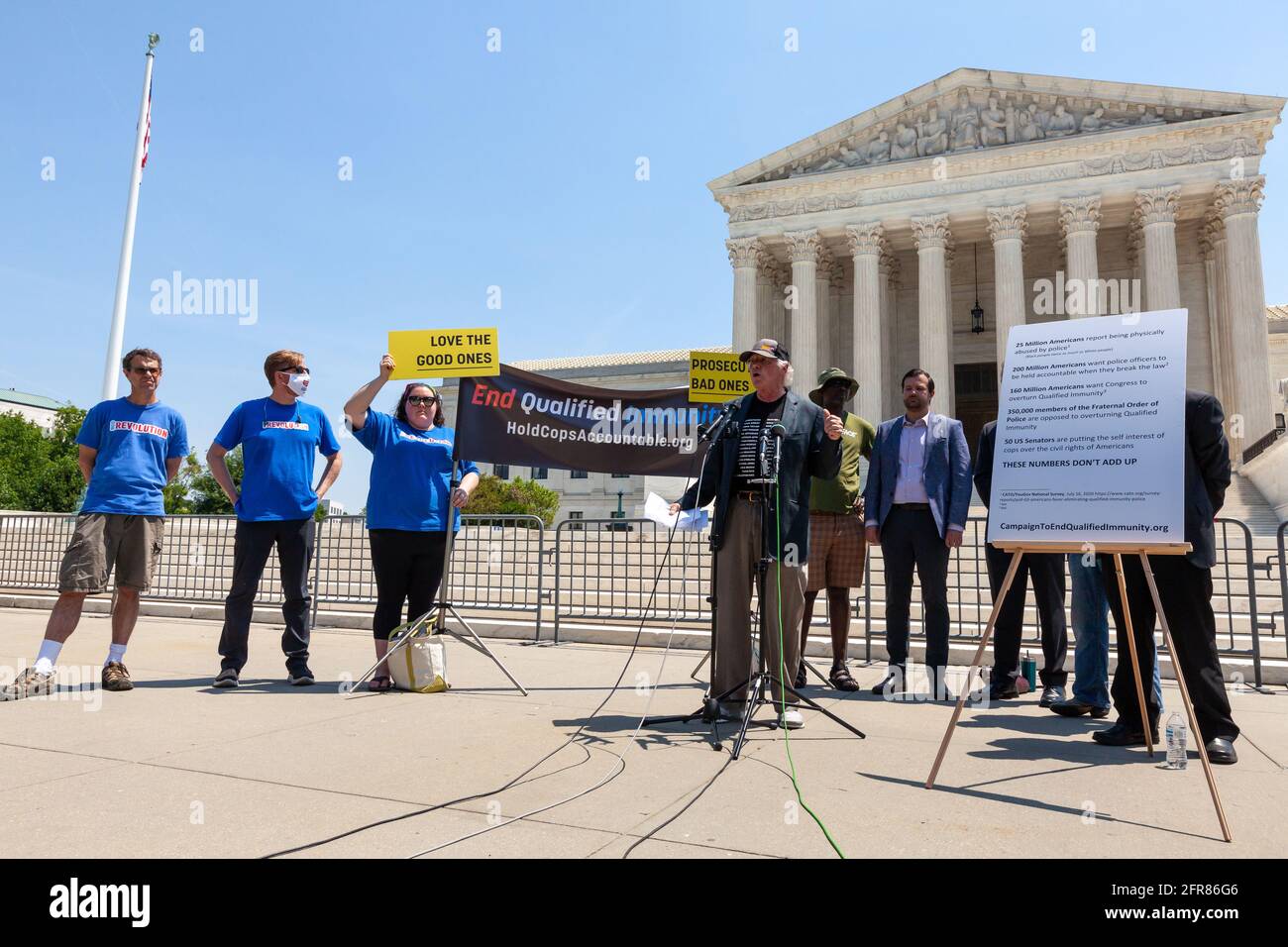Washington, DC, USA. Mai 2021. Im Bild: Ben Cohen, Mitbegründer von Ben & Jerry's Ice Cream, spricht bei einer Veranstaltung, die ein Ende der qualifizierten Immunität für die Polizei fordert. Kredit: Allison Bailey/Alamy Live Nachrichten Stockfoto