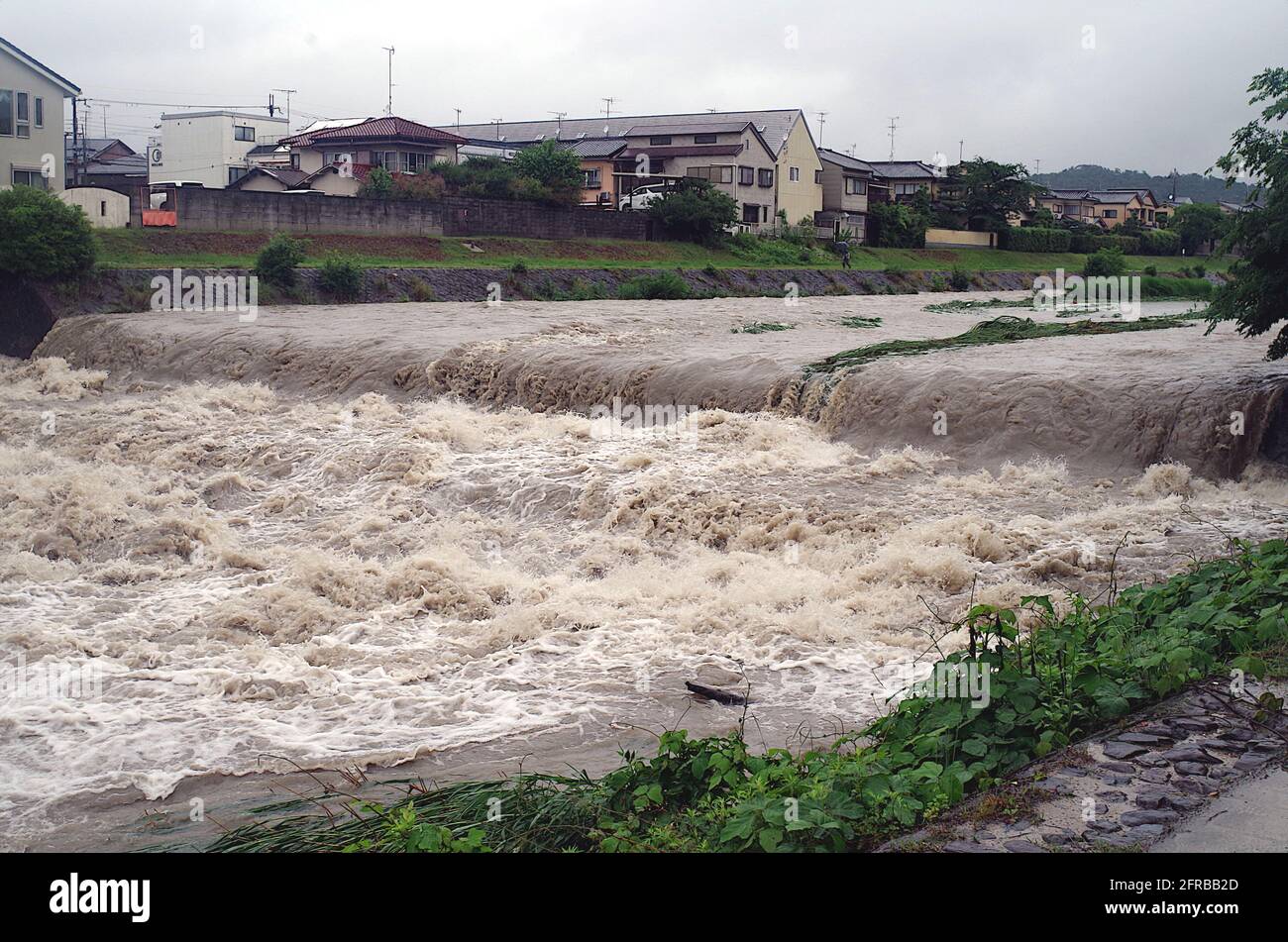 Fluss in Kyoto Japan in der Regenzeit im Wasser Stockfoto
