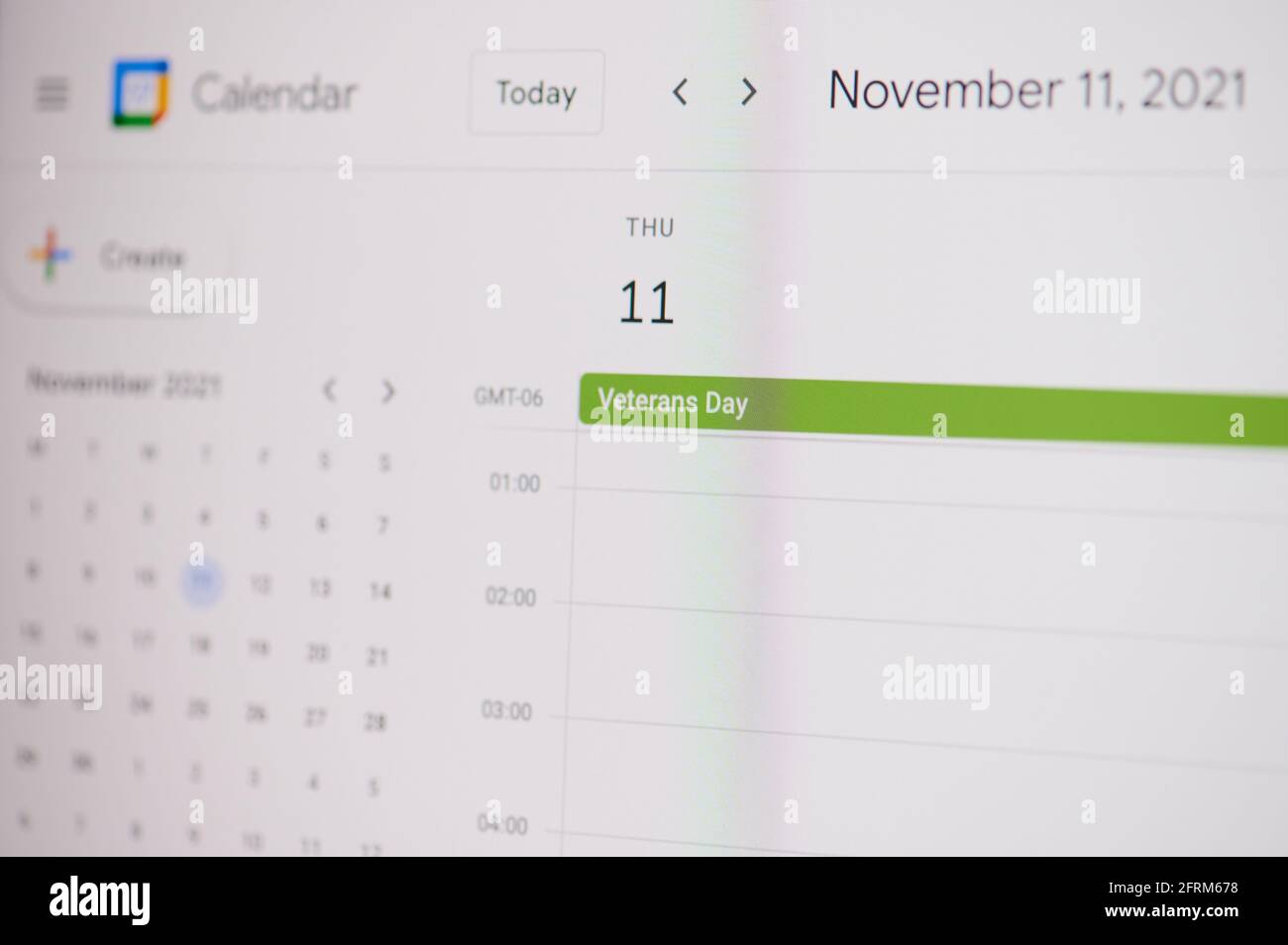 New york, USA - 17. Februar 2021: 3Veteran Tag 11 November auf google Kalender auf Laptop-Bildschirm Nahaufnahme. Stockfoto