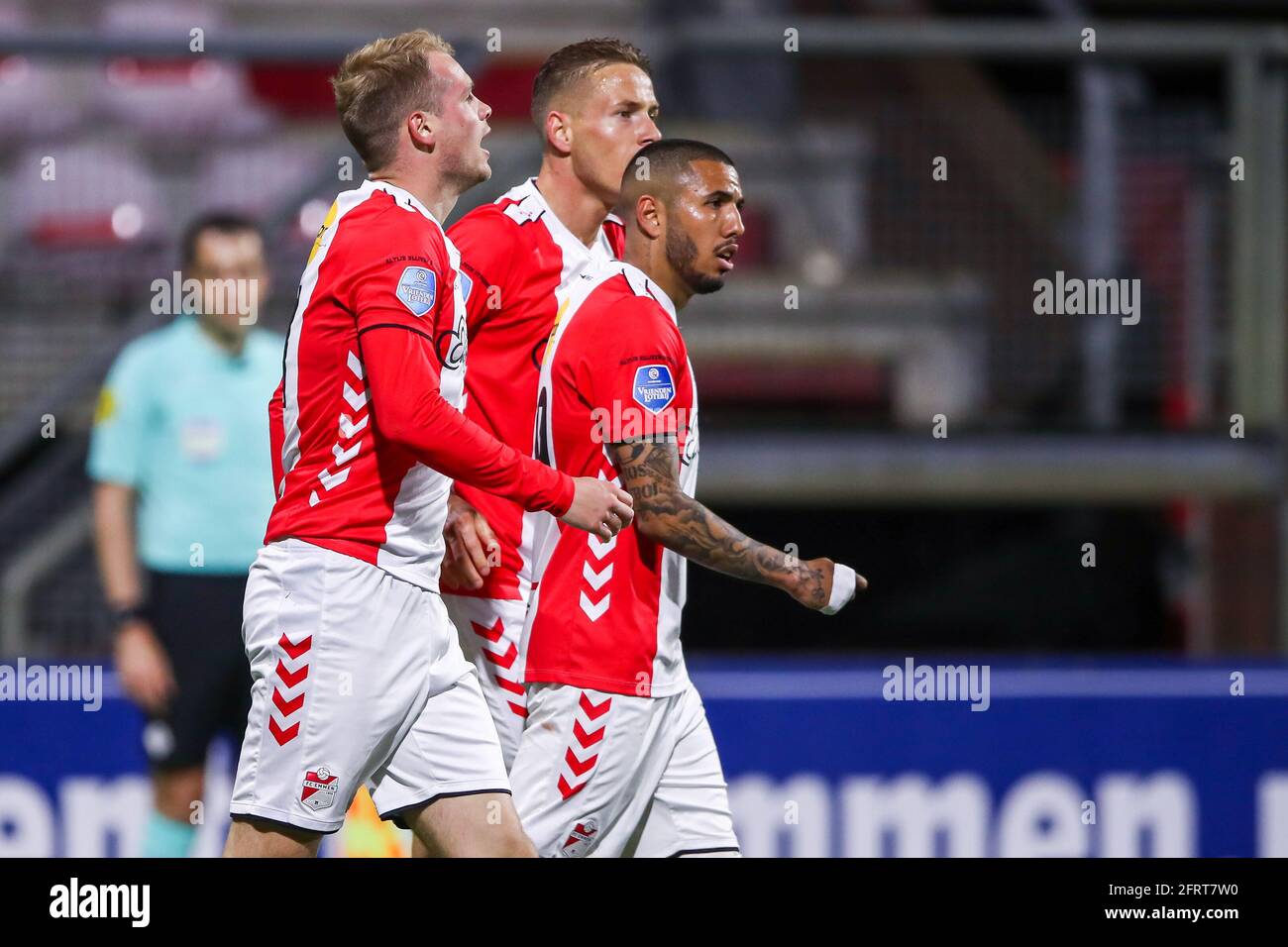 EMMEN, NIEDERLANDE - MAI 20: Der FC Emmen feiert das eigene Tor von Ramon Hendriks von NAC Breda während des Niederländischen Eredivisie-Play-offs-Spiels zwischen F Stockfoto