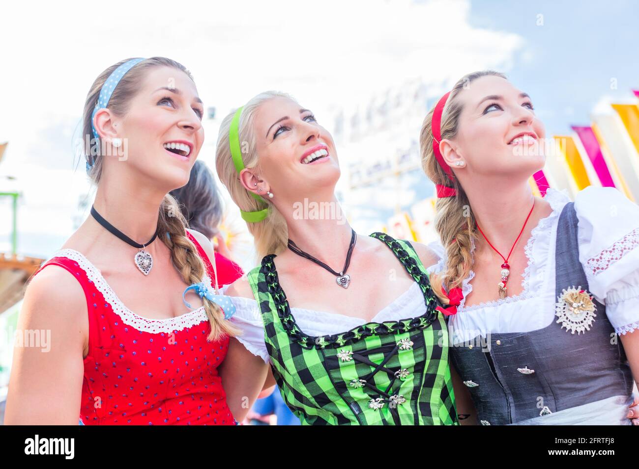 Freunde besuchen Bayerischen folk festival Spaß Stockfoto