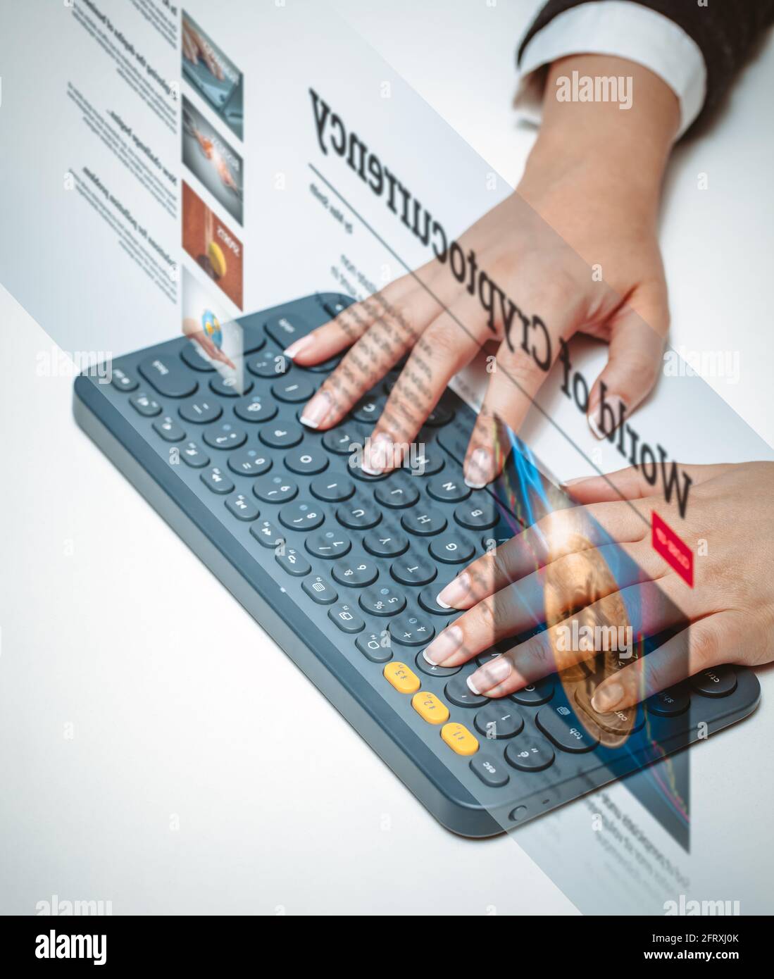 Holographisches Online-News-Update oder Medienkonzept: Weibliche Hand berührt Computertasten auf der Tastatur. Globale Kommunikationsmedien, Broadcast-Konzept. Stockfoto