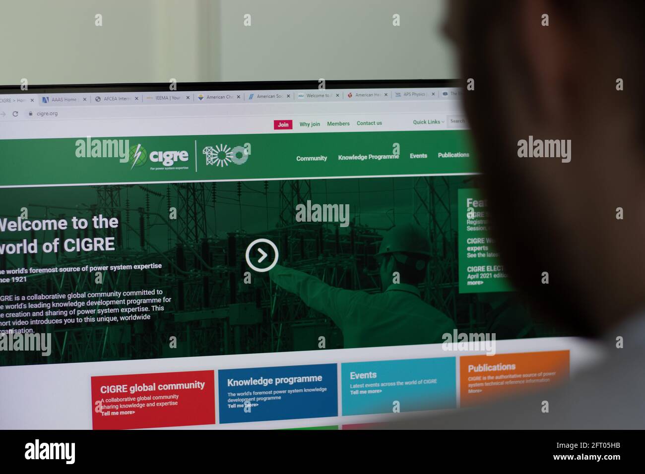 New York, USA - 1. Mai 2021: cigre International Council on Large Electric Systems company Website on screen, illustrative Editorial Stockfoto