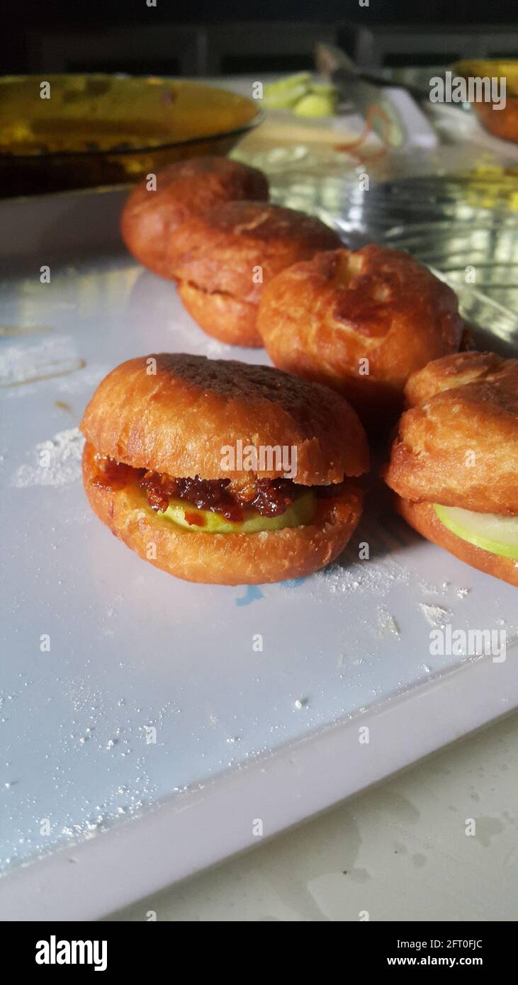 Malaysischer Sambal Ikan Bilis Burger - bekannt als Mini Burger Stockfoto