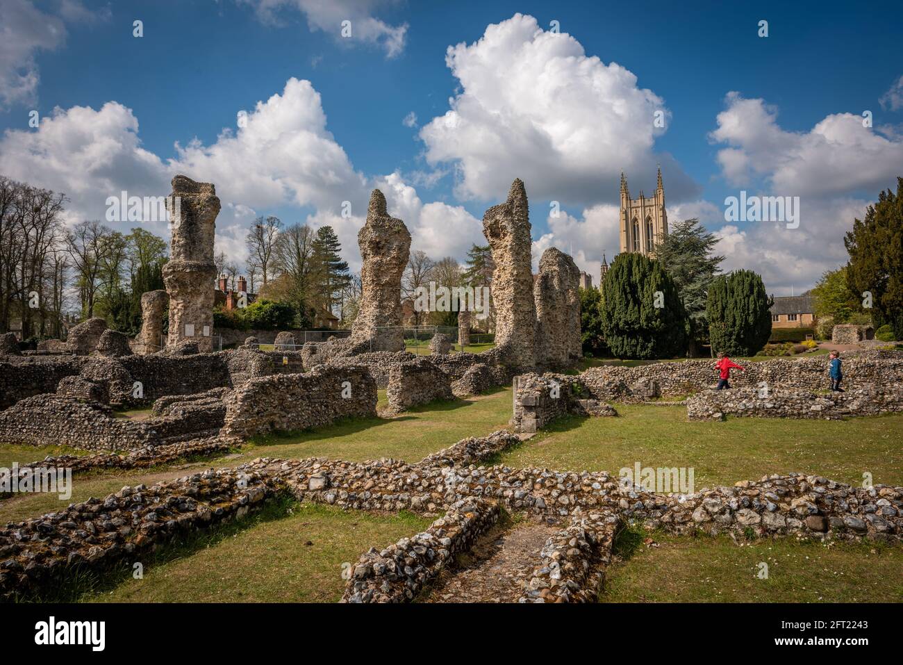 Panorama der Ruinen von Bury St Edmunds Abbey, Suffolk, UK Stockfoto