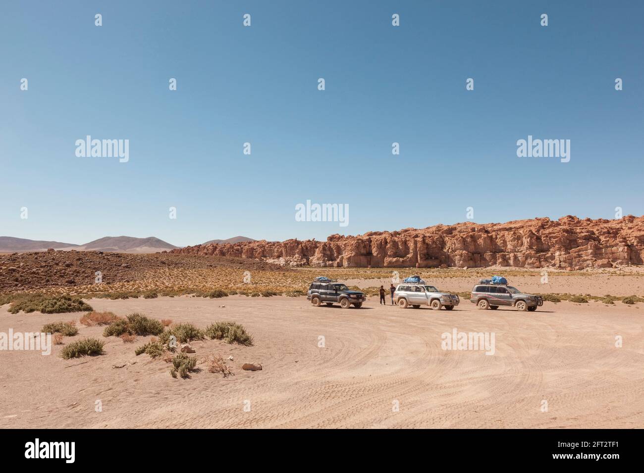 Drei Geländewagen 4x4 sind in Bolivien abgestellt Wüste Stockfoto