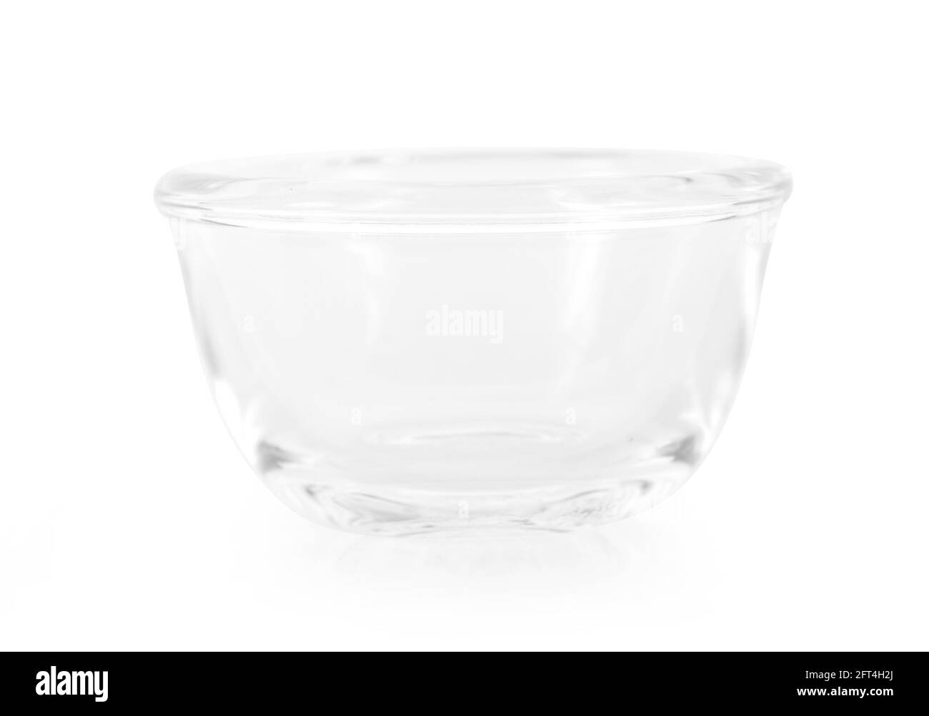 Glasschüssel auf weißem Hintergrund Stockfoto