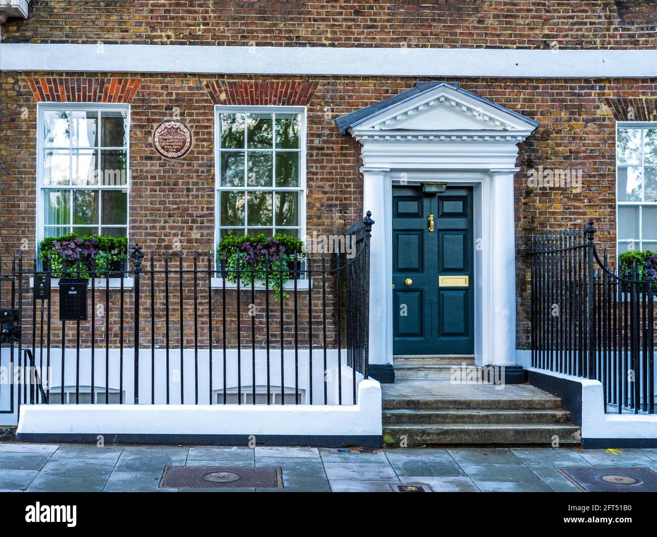 Benjamin Disraeli Geburtsort 1804. LCC-Plakette für Benjamin Disraeli, Earl of Beaconsfield (1804-1881), geboren am 22. Theobalds Rd, Holborn, London. Stockfoto